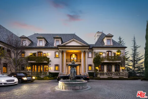 900 W STAFFORD RD