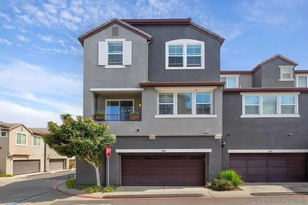 1800 CLARE LN