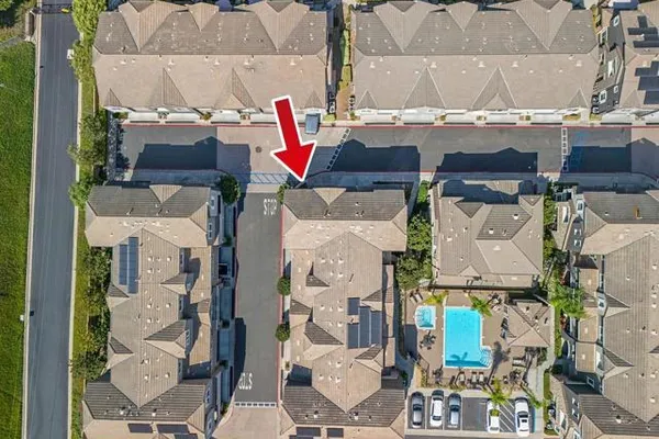 1800 CLARE LN