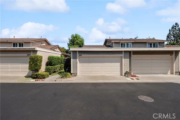 1867 E BELMONT CT