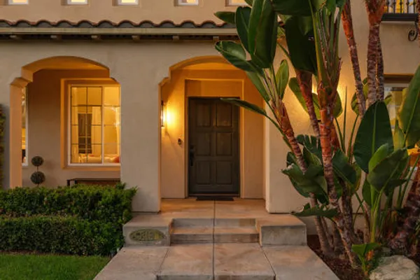 813 W GABRIELINO CT