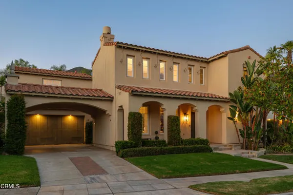813 W GABRIELINO CT