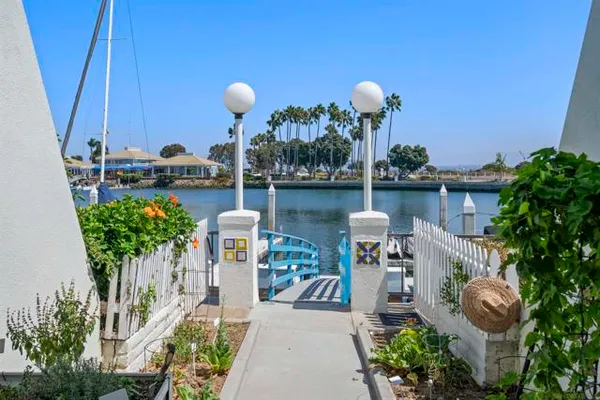 13 ANTIGUA CT