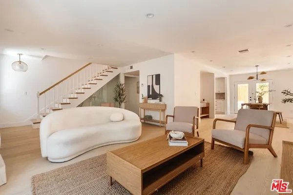 1337 CENTINELA AVE 2