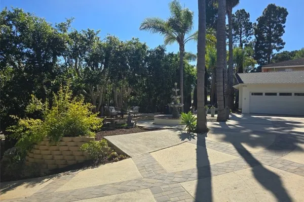 3 SADDLEBOW LN