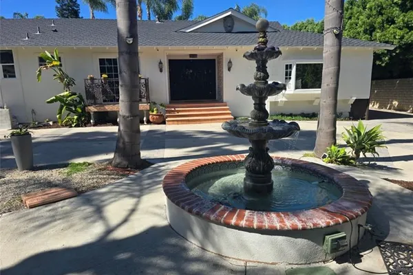 3 SADDLEBOW LN