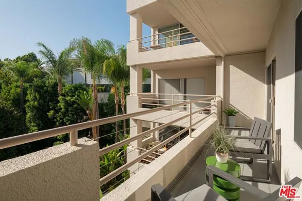 1131 ALTA LOMA RD 428