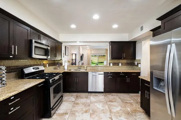 359 DESERT FALLS DR