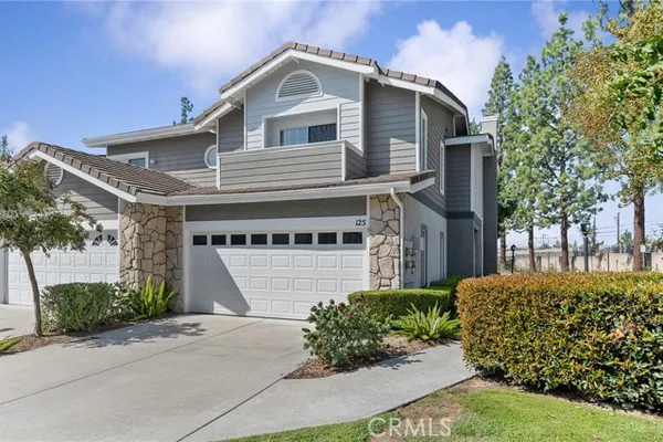 125 AUTUMN OAKS LN