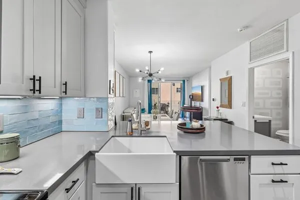 1601 INDIA ST 211