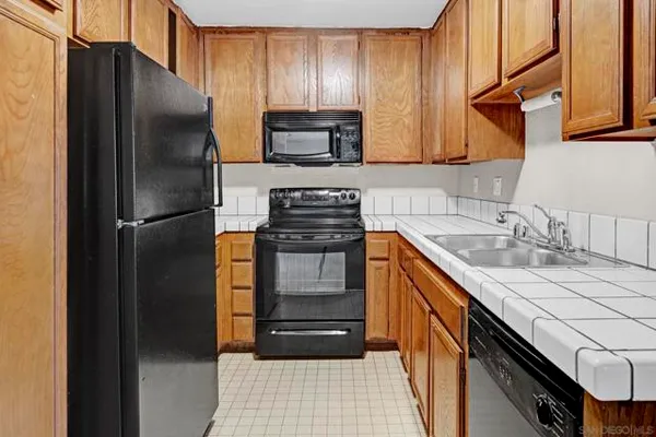4262 PARKS AVE 205