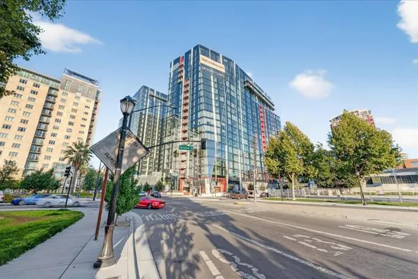 188 W SAINT JAMES ST 11101