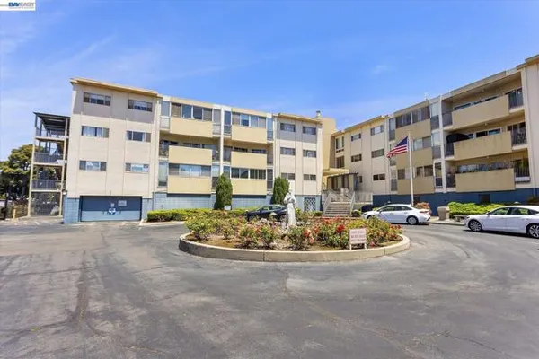 2137 OTIS DR 305
