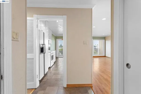 2137 OTIS DR 305