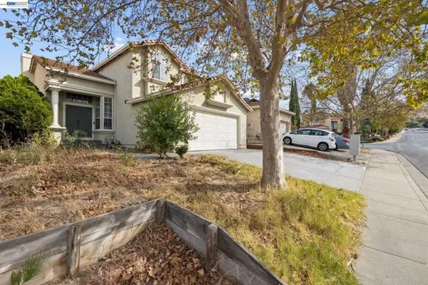 2210 SOUTHWOOD DR