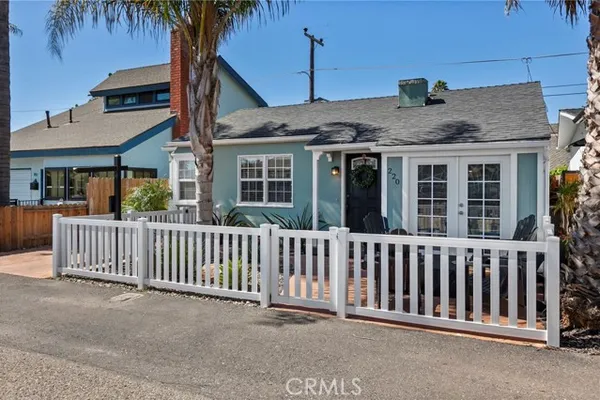 220 CAPISTRANO AVE