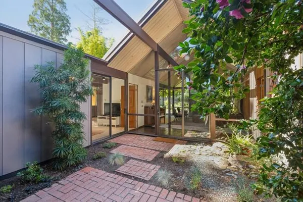 1070 HARRIET ST