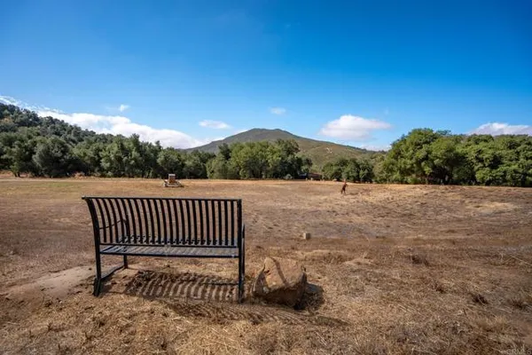 25222 BLACK CANYON RD