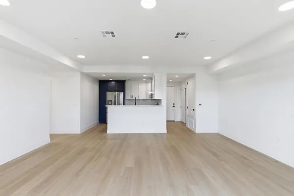 560 EL CAMINO REAL 306