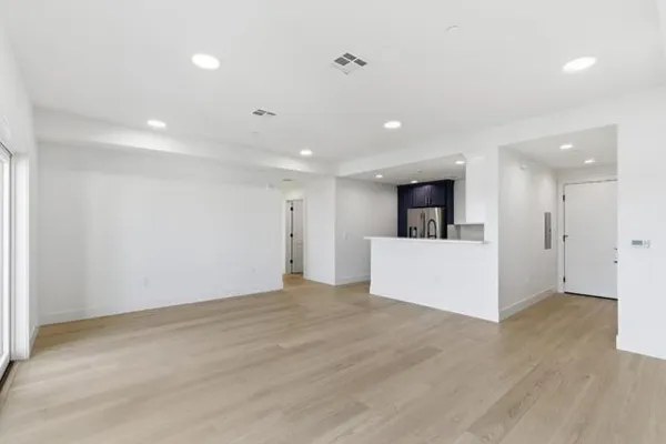 560 EL CAMINO REAL 306