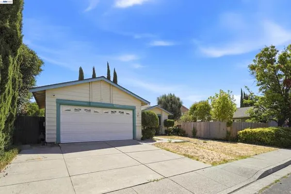 827 YOSEMITE WAY