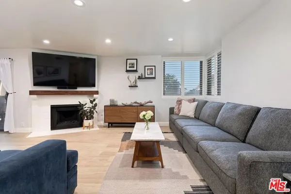 935 MAIN ST 206