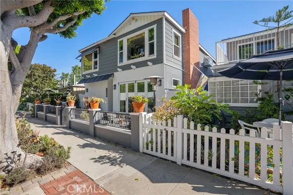 1609 E BALBOA BLVD