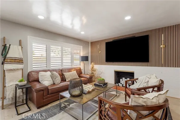 1611 N GREENBRIER RD