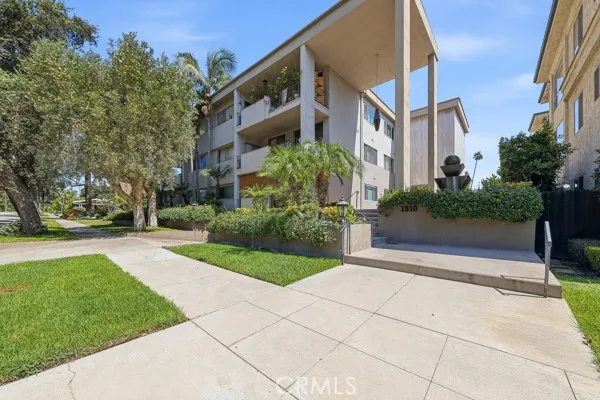1810 RAMONA AVE 33