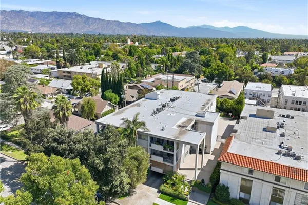1810 RAMONA AVE 33