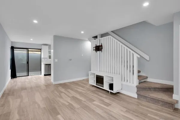 1235 RIVER GLEN ROW 83