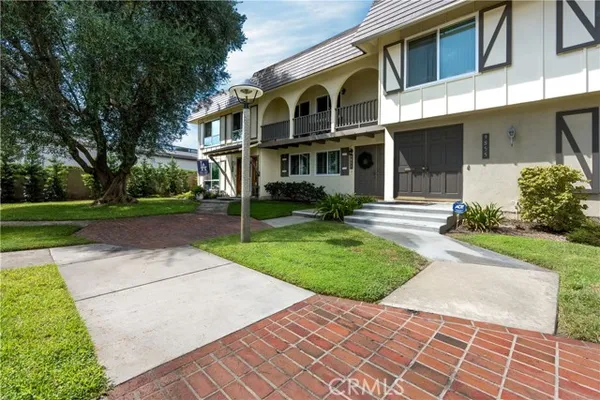 9857 VIA SONOMA