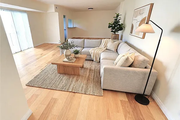 7309 FRANKLIN AVE 406
