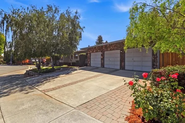 1560 EL DORADO DR