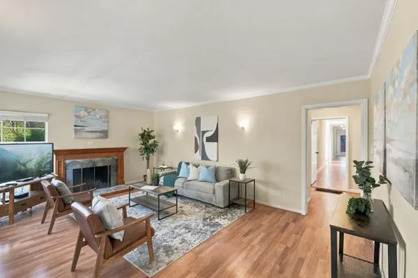 435 PORTOLA DR