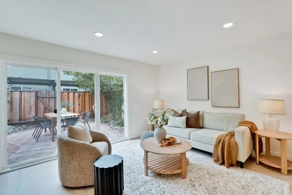 2047 MONTECITO AVE 7