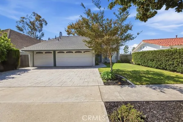 2232 APPLE TREE DR