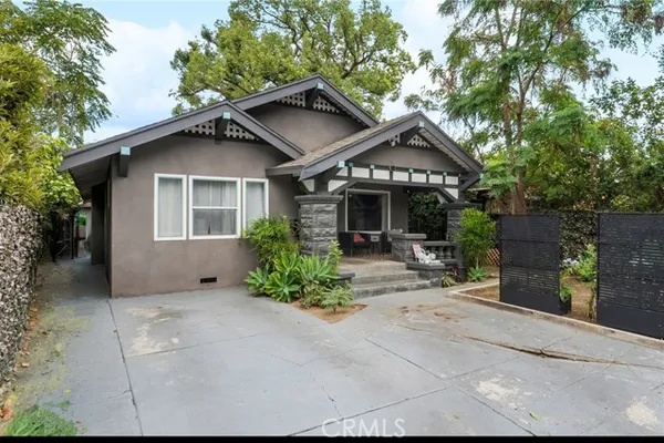 3858 S HOBART BLVD