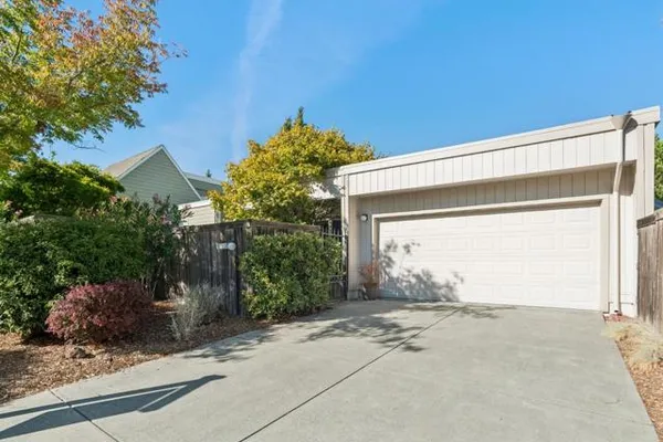 363 DAHLIA DR