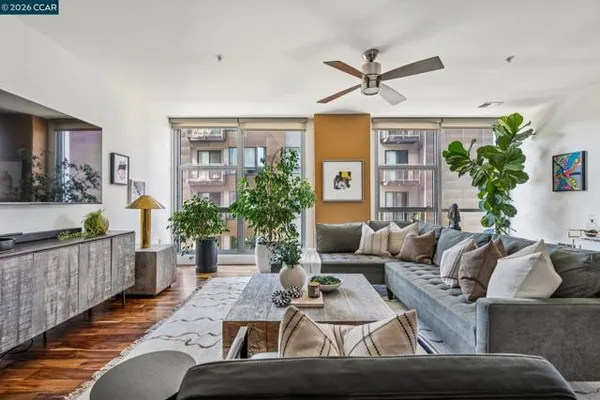 438 W GRAND AVE 405