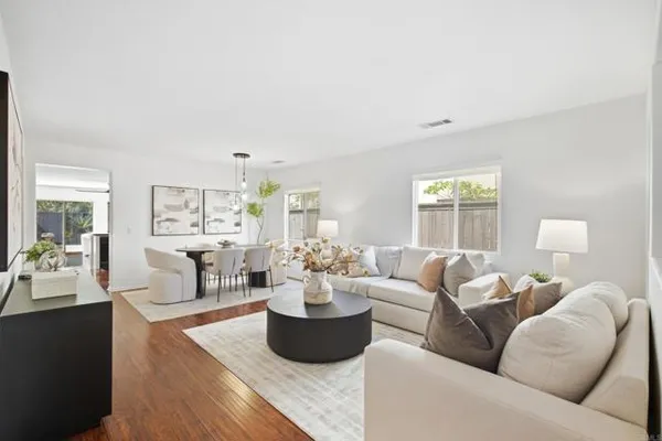 1009 LONGFELLOW CT