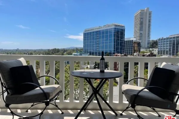 999 N DOHENY DR 1001