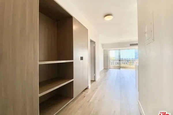 999 N DOHENY DR 1001
