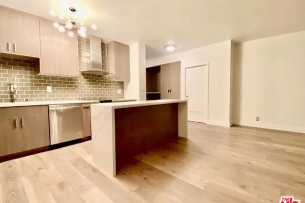 999 N DOHENY DR 1001