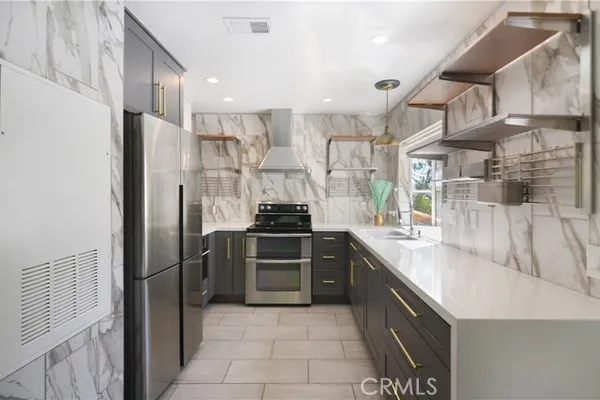 18 CORNICHE DR H