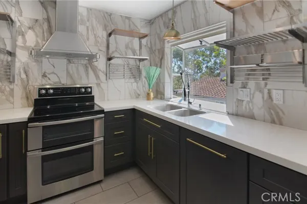 18 CORNICHE DR H