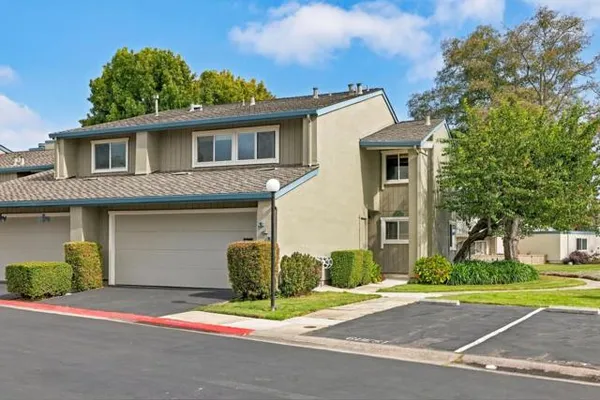 610 AQUARIUS LN