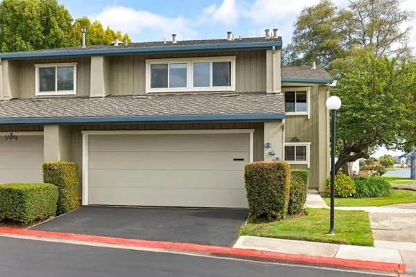 610 AQUARIUS LN