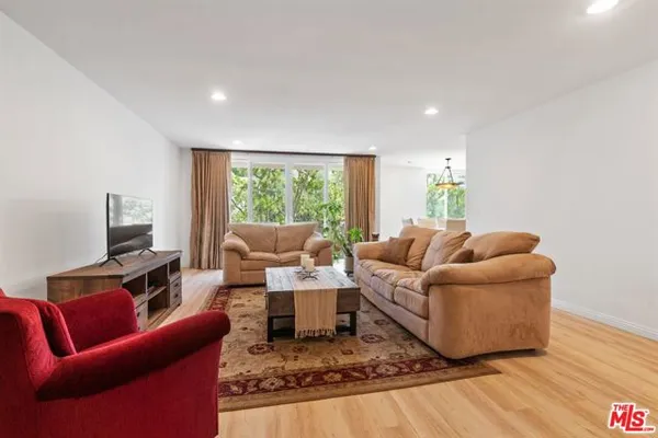 7309 FRANKLIN AVE 205