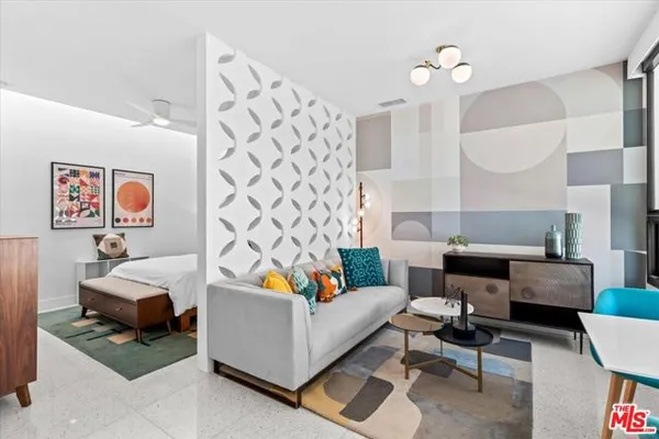 426 N HERMOSA DR